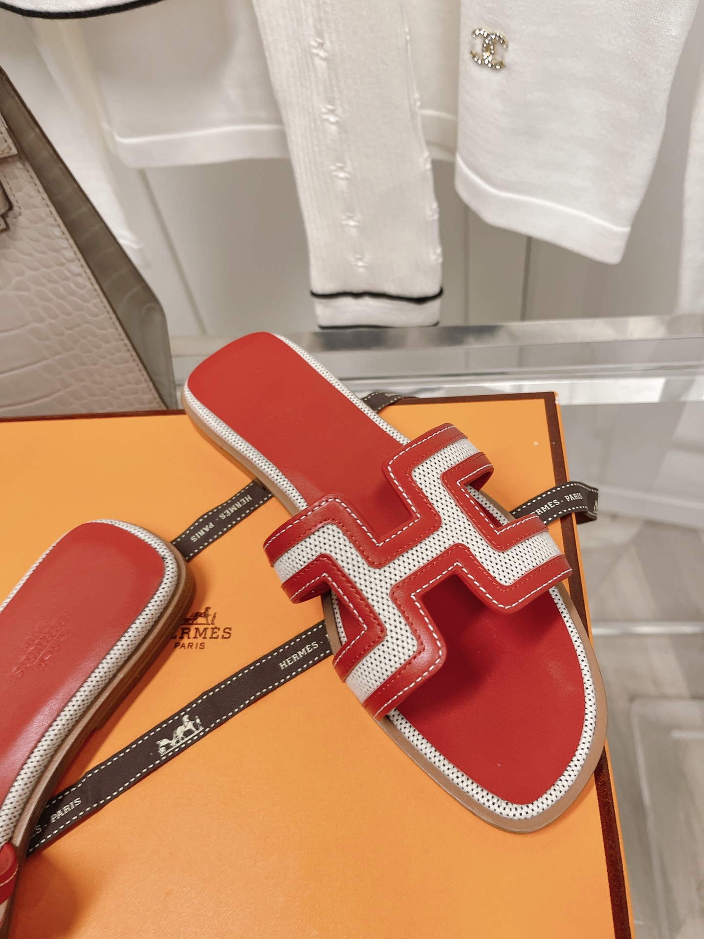 . suela de cuero de gama alta. HERMES2022 última versión mejorada del clásico H zapatillas de viaje 