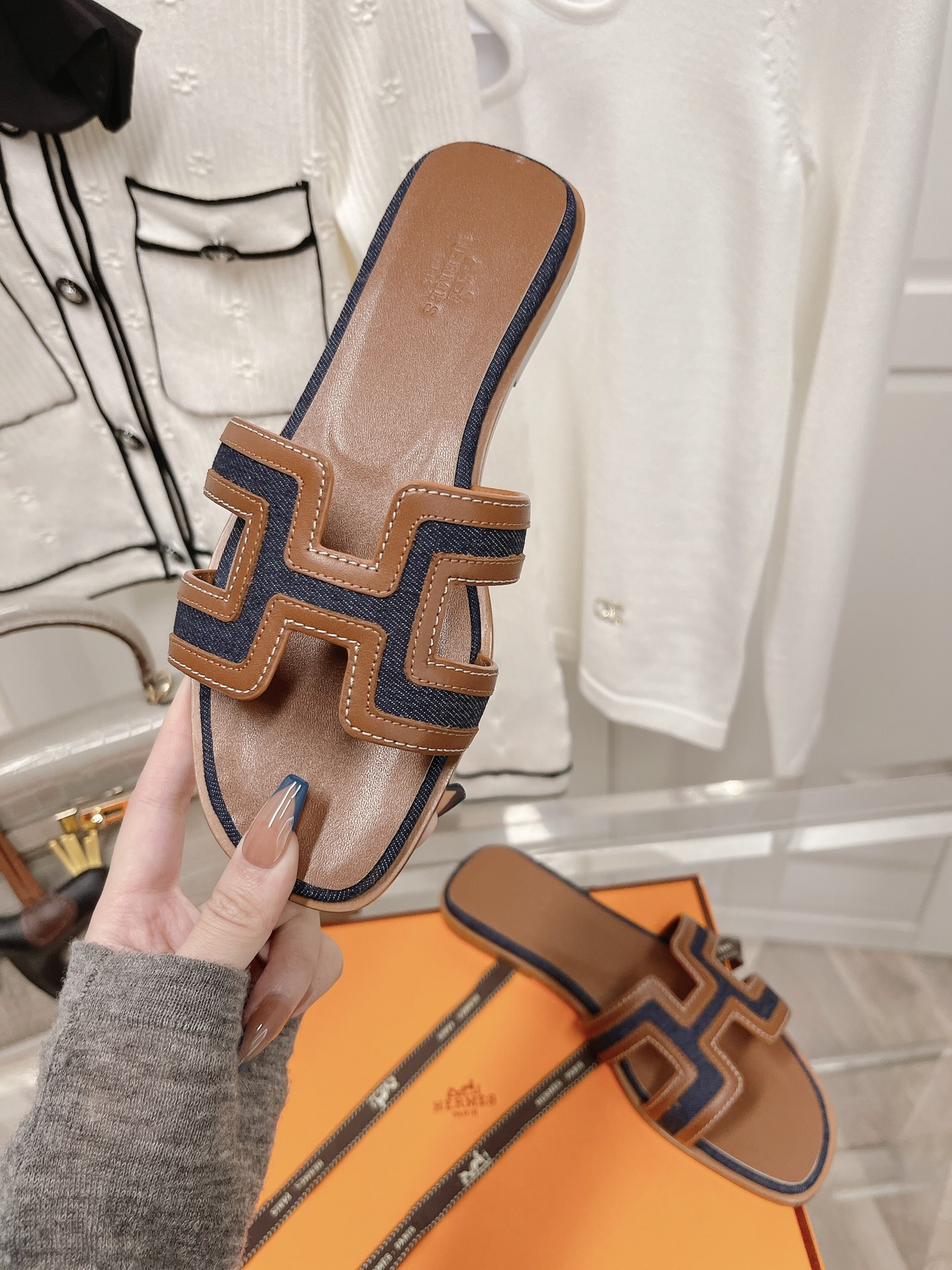 . suela de cuero de gama alta. HERMES2022 última versión mejorada del clásico H zapatillas de viaje 