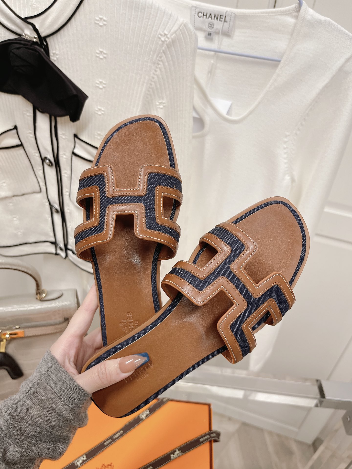 . suela de cuero de gama alta. HERMES2022 última versión mejorada del clásico H zapatillas de viaje 