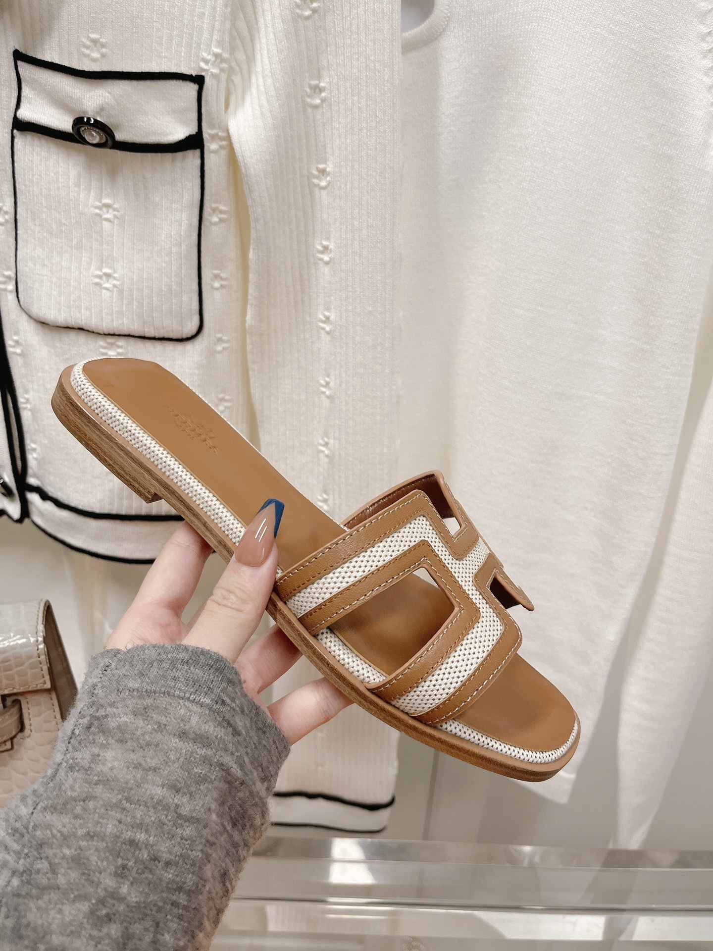 . suela de cuero de gama alta. HERMES2022 última versión mejorada del clásico H zapatillas de viaje 