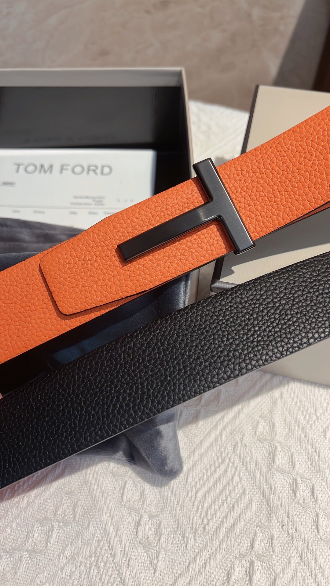Mr. Tomford’s Unique T-Banded Class with Double Belts and Self-Expression (20 words) - 图片 2