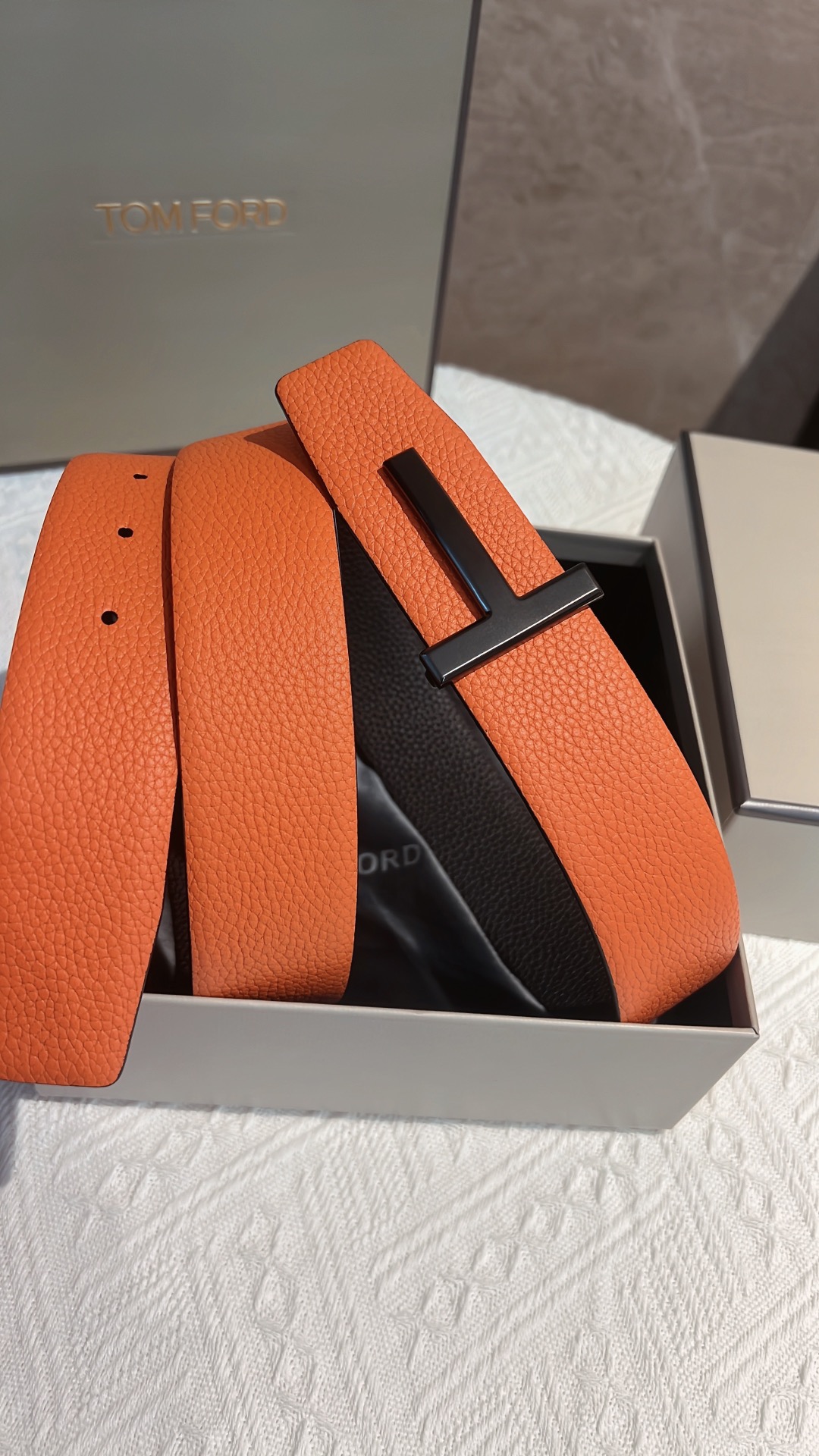 Mr. Tomford’s Unique T-Banded Class with Double Belts and Self-Expression (20 words) - 图片 4