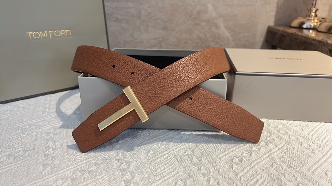 Mr. Tomford’s Unique Double Belted Classy Watch with 4.0 cm Dial - 图片 7