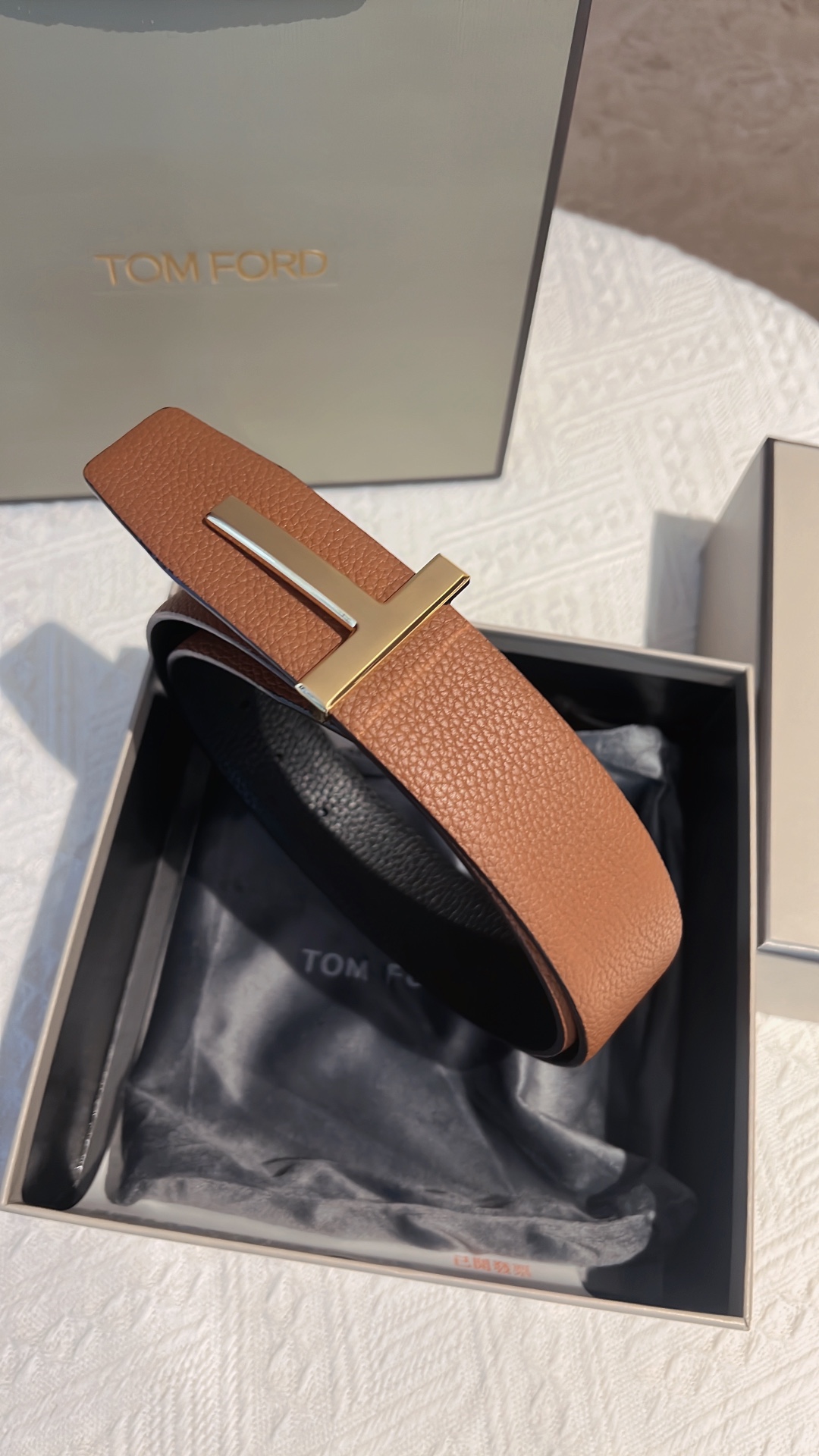 Mr. Tomford’s Unique Double Belted Classy Watch with 4.0 cm Dial - 图片 8