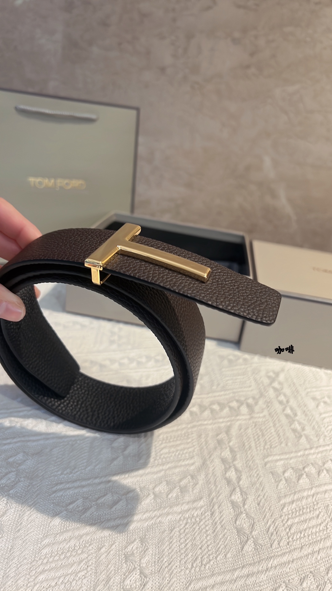 Mr. Tomford’s Unique T-Banded Class: Elegant, Expressive, Glamour-Free. - 图片 6