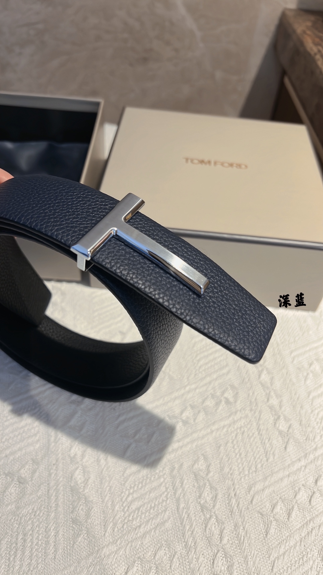Mr. Tomford’s Unique Double Belted Classy Watch with 4.0 cm Dial - 图片 6