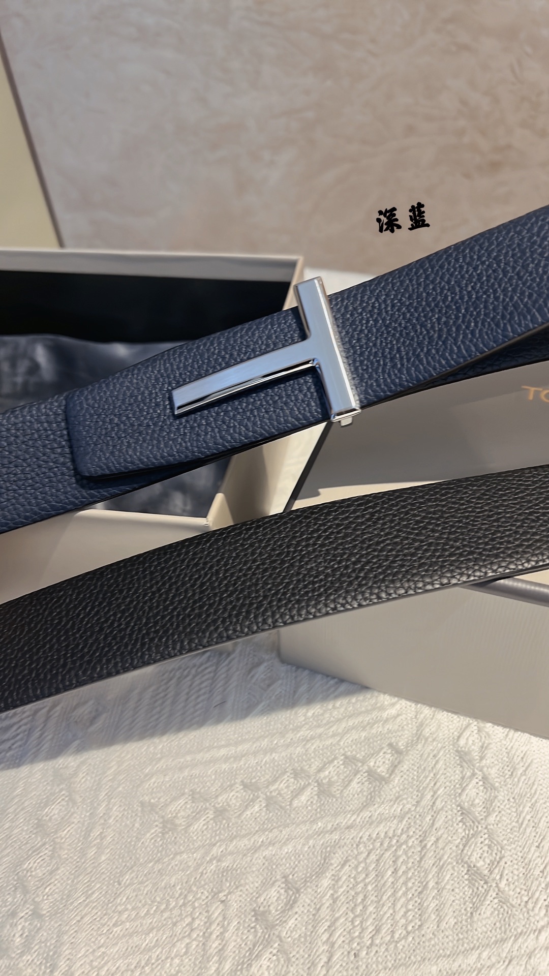 Mr. Tomford’s Unique Double Belted Classy Watch with 4.0 cm Dial - 图片 2