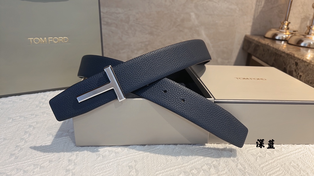 Mr. Tomford’s Unique Double Belted Classy Watch with 4.0 cm Dial - 图片 5