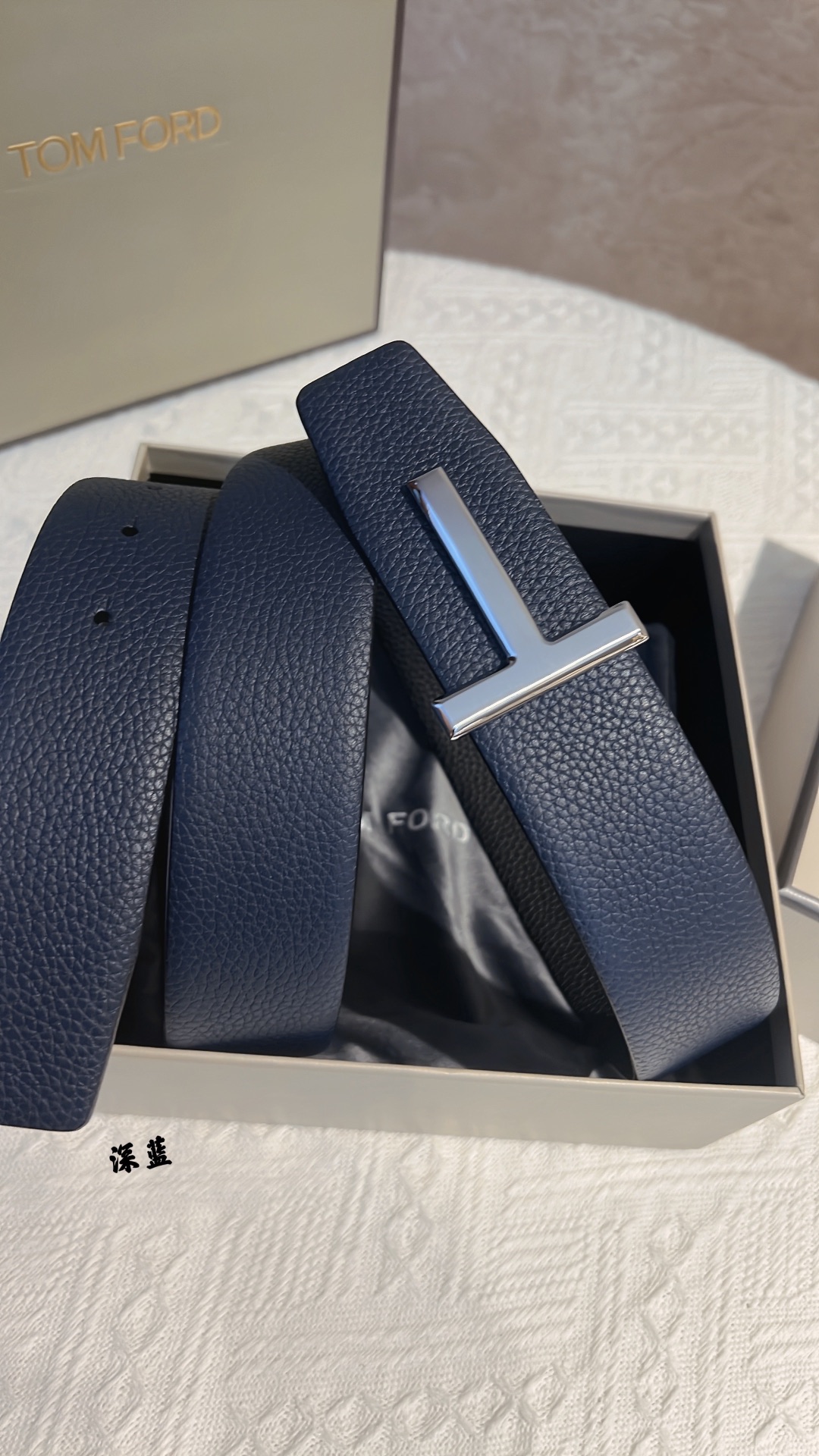 Mr. Tomford’s Unique Double Belted Classy Watch with 4.0 cm Dial - 图片 3