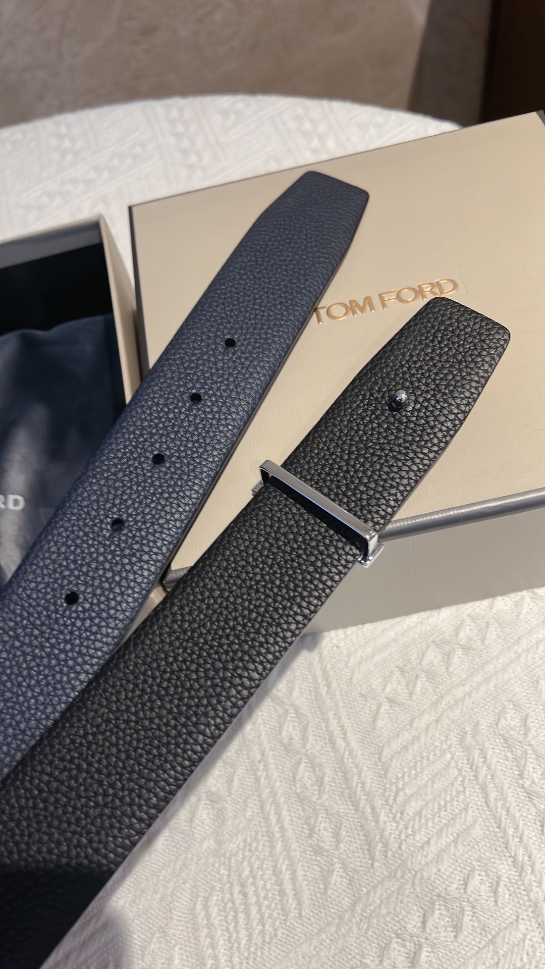 Mr. Tomford’s Unique Double Belted Classy Watch with 4.0 cm Dial - 图片 8