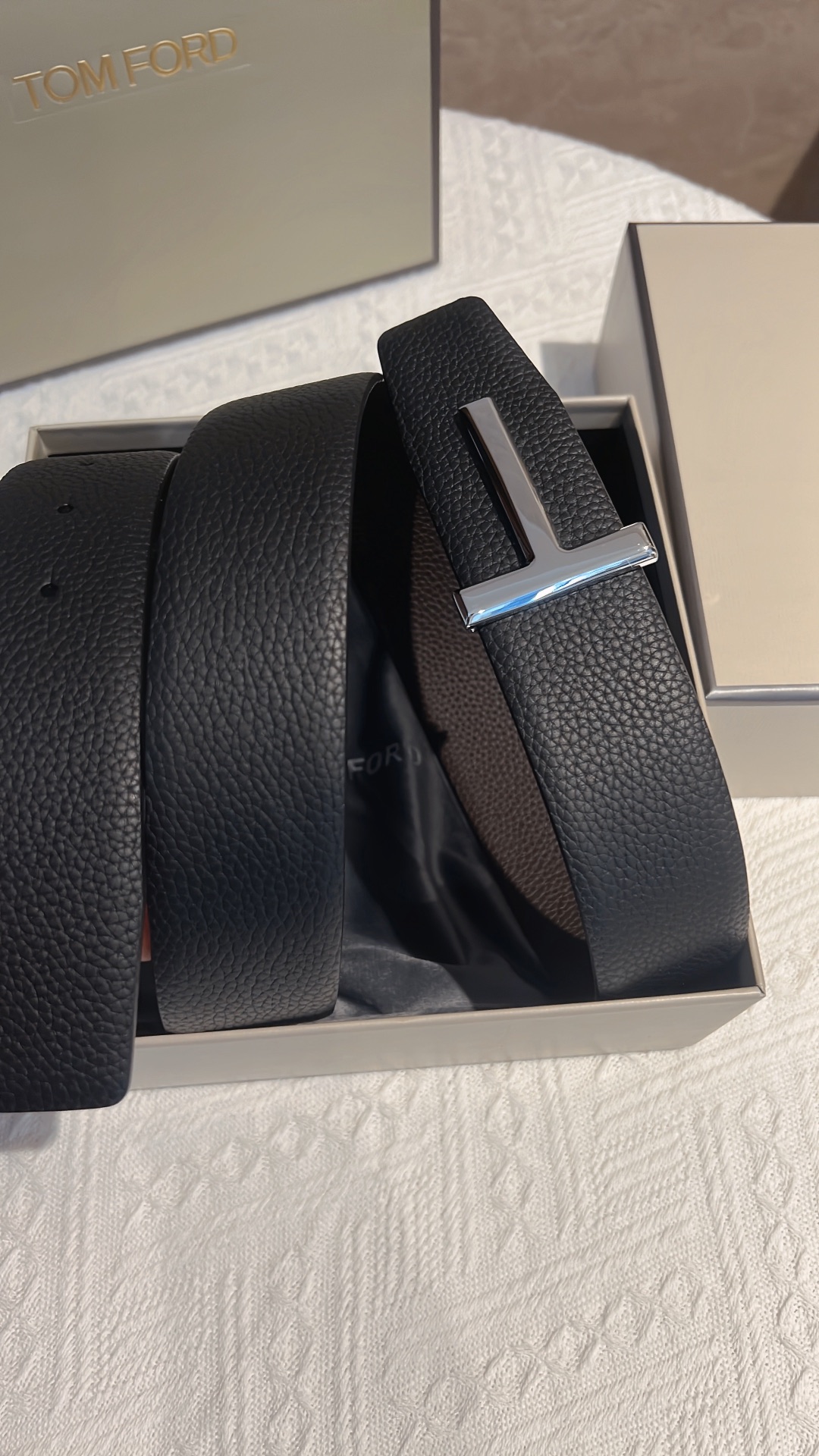 Tom Ford’s Real Class: T-Banded Double Belt for Unique Self-Expression and Style - 图片 4