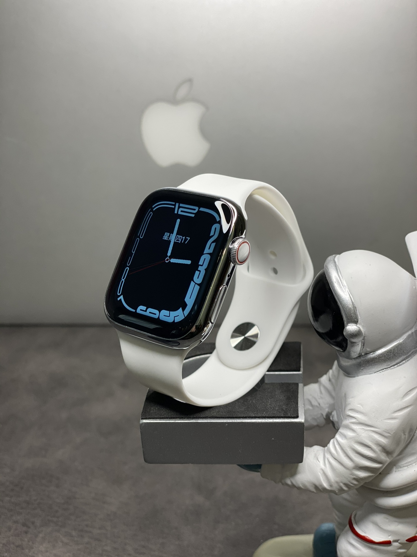 全网最稳‼️本地💰210
ln毒版Apple Watch Series 7 苹果手表
不锈钢金属银边框 耗时一个月终于出货
原机开模 一比一复刻正品 外观看不出假‼️
底部带序列号 官网可查询验证
同步正品扬声器单开孔设计 目前市面最屌版本
新增语音助手 带支付宝功能 不带手机也能付款
支持无线充电 侧面带双按键 旋钮可调节手表功能
1.8全面曲屏 四面等宽黑边 没有黑下巴 拒绝一眼假‼️
升级电池容量 待机可达一周 佩戴使用2天左右!
全新进口芯片 升级系统流畅度 目前最接近正品的版本
可打电话 带微信消息提醒 支持24个国家系统语言
正品有的功能基本都有 各种运动数据检测 血氧 体温 久坐提醒等等 其他功能可看说明书介绍!
全实物拍摄 图片什么样到手就是什么样 杜绝套路
支持退换货 退换要求外观不磨损 屏幕膜不撕过
售后带保修三个月 人为损坏需收维修配件费用
目前两种版本供应
建议主推ln毒版 售后退货率非常低!