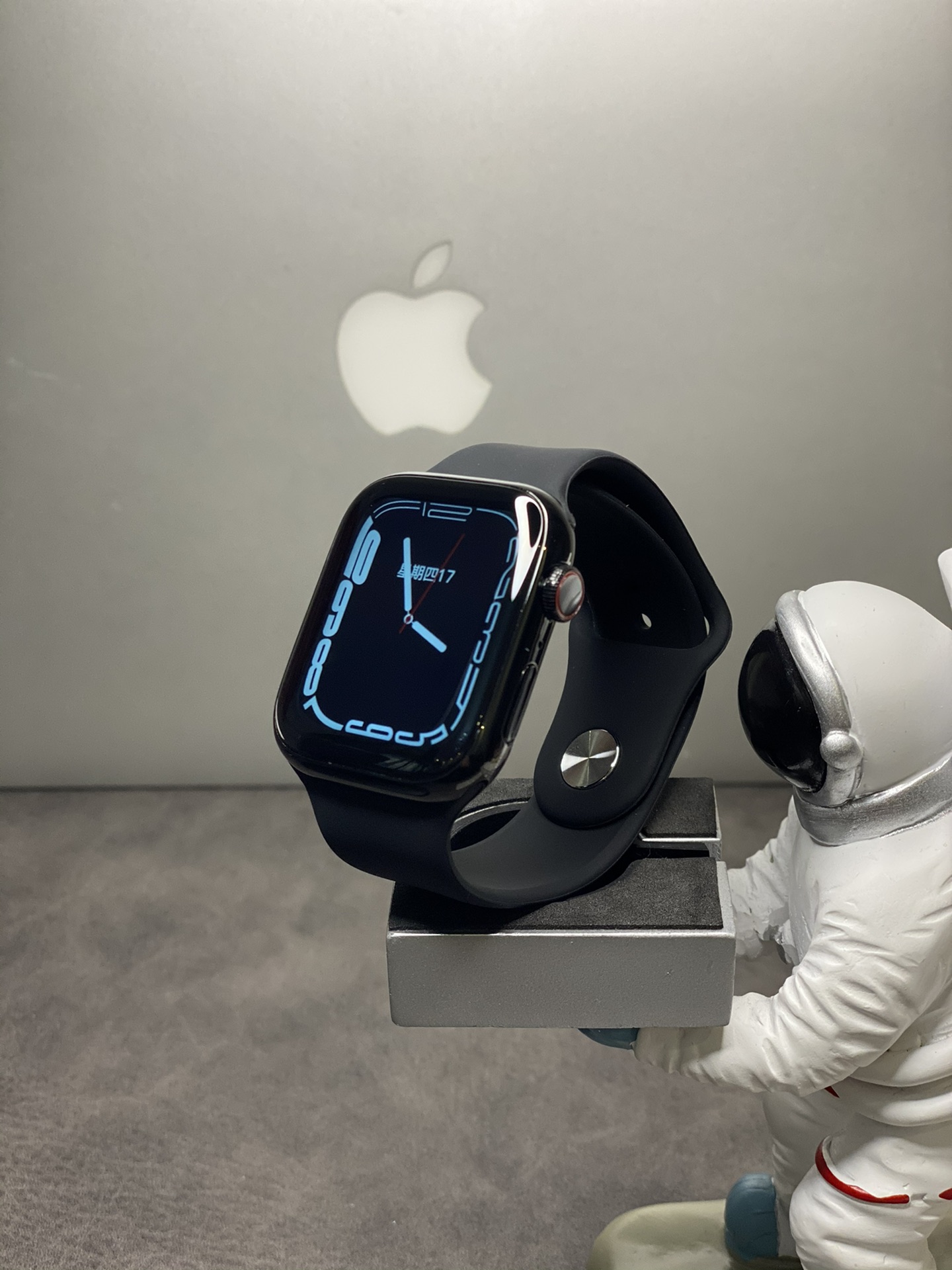 全网最稳‼️本地💰210
ln毒版Apple Watch Series 7 苹果手表
不锈钢金属银边框 耗时一个月终于出货
原机开模 一比一复刻正品 外观看不出假‼️
底部带序列号 官网可查询验证
同步正品扬声器单开孔设计 目前市面最屌版本
新增语音助手 带支付宝功能 不带手机也能付款
支持无线充电 侧面带双按键 旋钮可调节手表功能
1.8全面曲屏 四面等宽黑边 没有黑下巴 拒绝一眼假‼️
升级电池容量 待机可达一周 佩戴使用2天左右!
全新进口芯片 升级系统流畅度 目前最接近正品的版本
可打电话 带微信消息提醒 支持24个国家系统语言
正品有的功能基本都有 各种运动数据检测 血氧 体温 久坐提醒等等 其他功能可看说明书介绍!
全实物拍摄 图片什么样到手就是什么样 杜绝套路
支持退换货 退换要求外观不磨损 屏幕膜不撕过
售后带保修三个月 人为损坏需收维修配件费用
目前两种版本供应
建议主推ln毒版 售后退货率非常低!