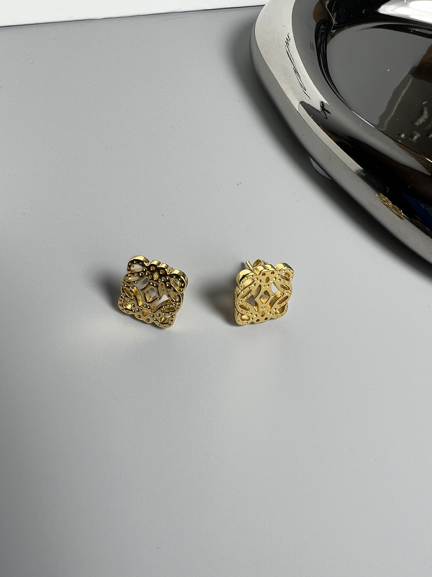 p250. Loewe’s classic design, simple atmosphere, elegance, brass 18k gold - 图片 1