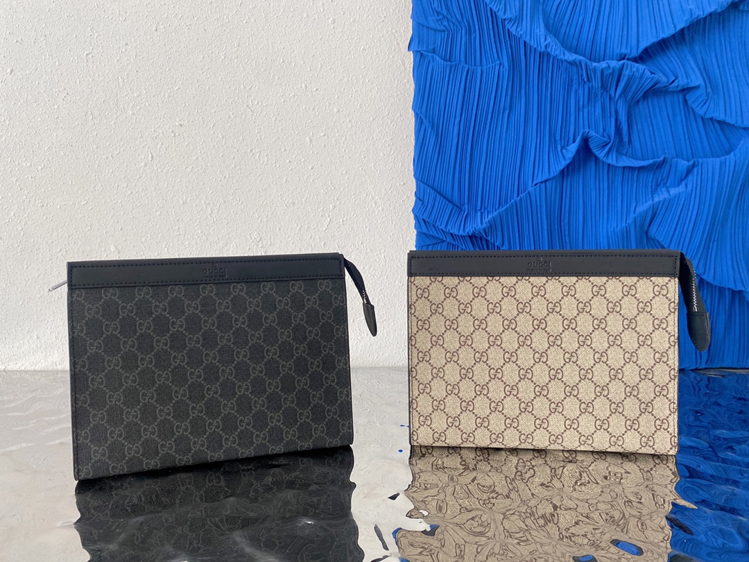 I5  Gucci 古奇   GG印花手拿包 男士信封包 夹包 采用精湛镶嵌细工，实物拍摄 原厂原版面料 配送小票 防尘布袋礼盒 20 x 26 cm。