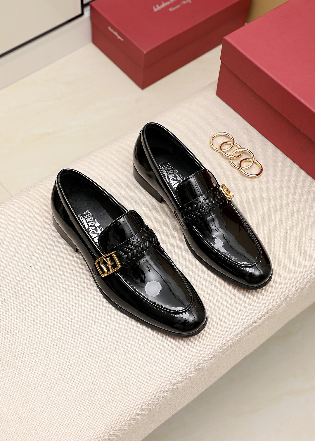 J0 Ferragamo原单版本菲拉格慕男士商务休闲皮鞋，顶级牛货.1:1出货⬆️奢华尊贵👞全部采用进口原版品牌皮料，只为打造更为舒适的穿着体验，鞋面：原版进口牛皮制作➕顶级进口水染全牛里，原版大底✔️ 可选