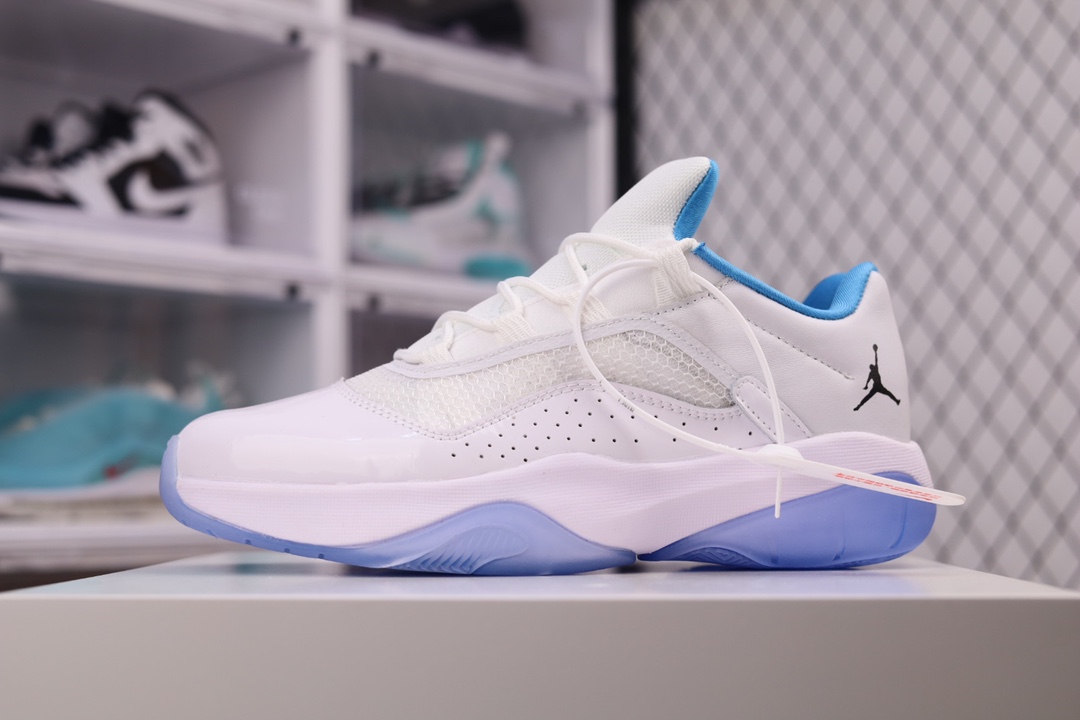 G5 Air Jordan AJ11 CMFT Low South Beach 全新配色季后赛低帮防滑减震篮球鞋 整双鞋采用黑白双色打造，视觉效果十分简约。侧身处将传统的漆面材质改为荔枝纹皮革，虽然没有那么亮眼，但依旧有着超高的规格。鞋带口以不规则的泼墨样式打造,为简约的鞋身增添一抹色彩，呈现出经典的南海岸造型。中底部分将上次的开窗式AIR MAX气垫,改为了传统的泡沫中底，最后搭配水晶外底完善设计