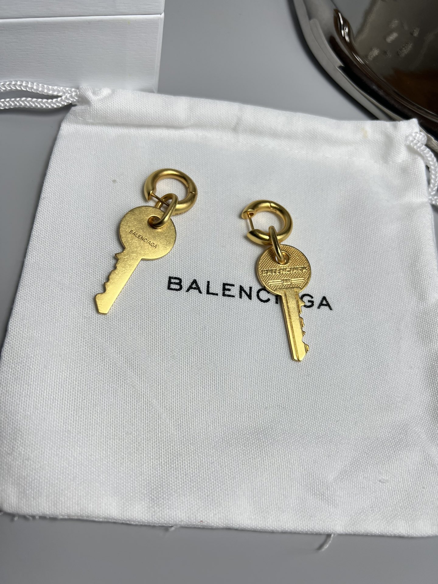 YHEH045。Balenciaga 巴黎世家 钥匙耳环
