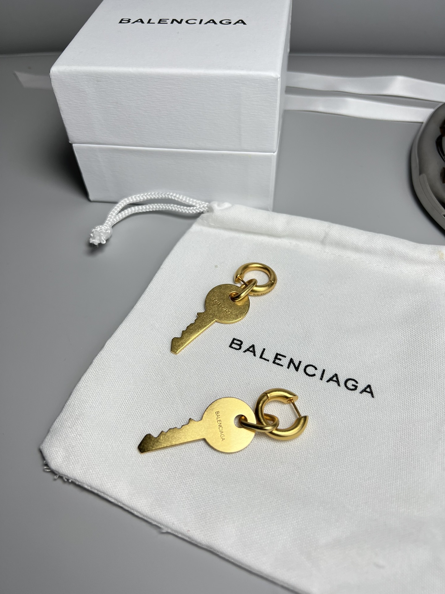 YHEH045。Balenciaga 巴黎世家 钥匙耳环