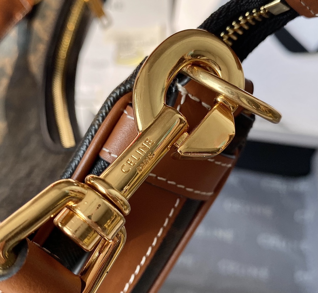 CELINE赛琳半月形全新AVA STRAP手袋193953