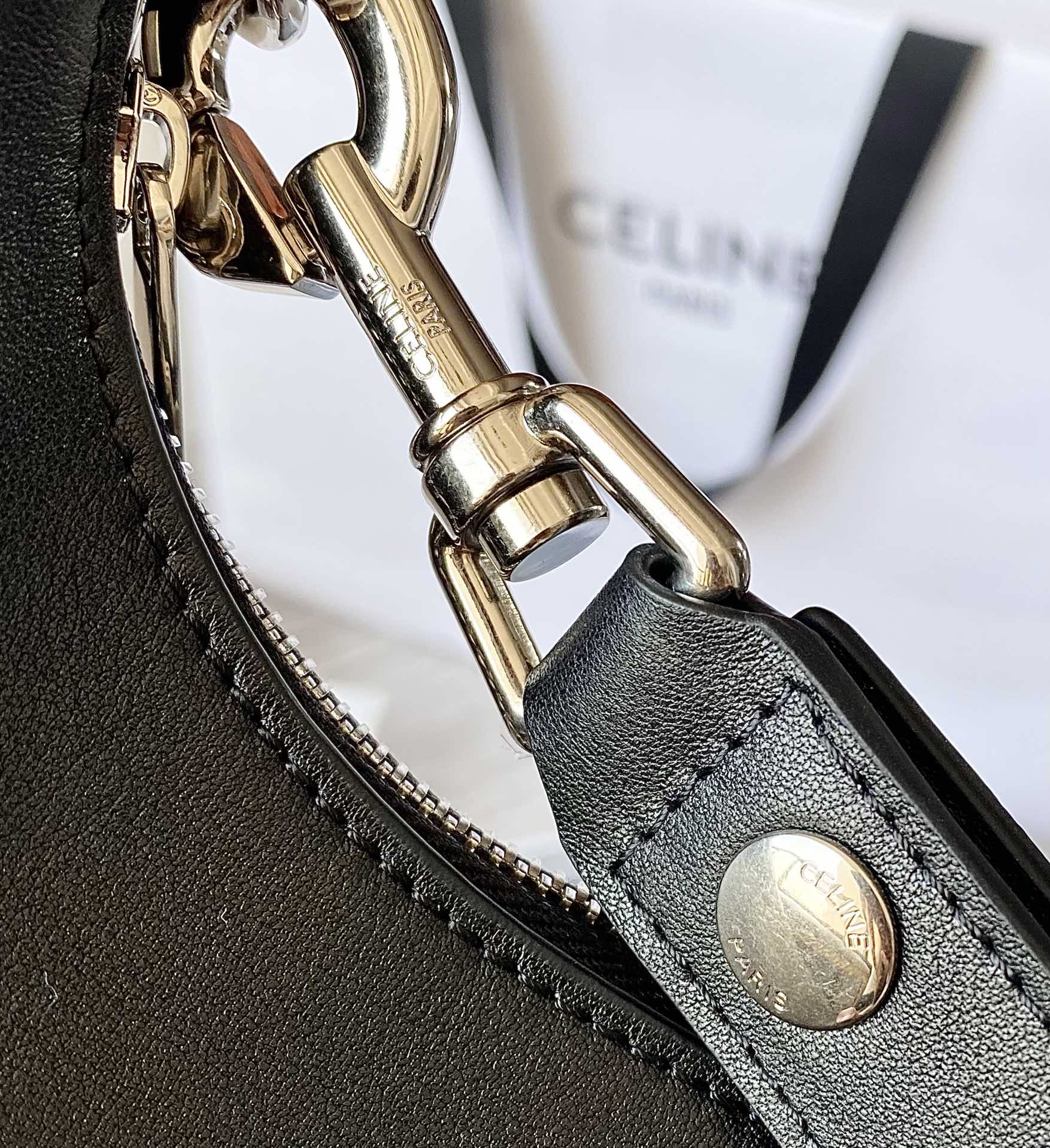 CELINE赛琳半月形全新AVA STRAP手袋193953