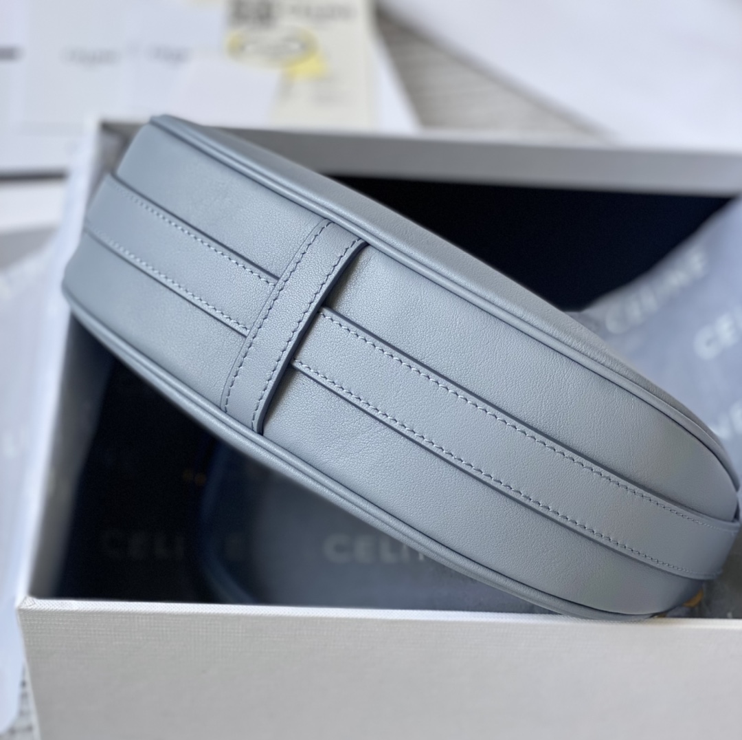 CELINE赛琳半月形全新AVA STRAP手袋193953