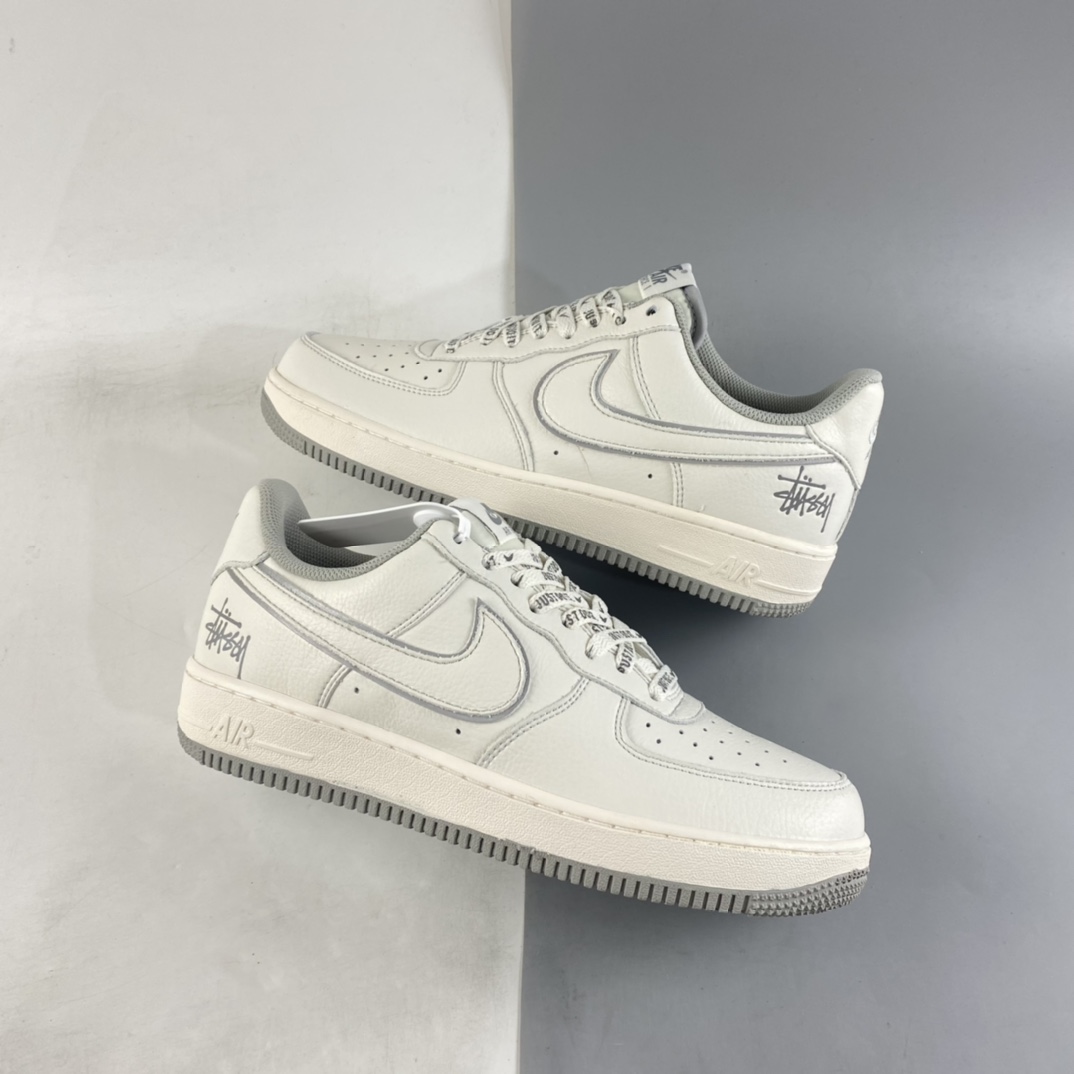 P260 Stussy x NIKE Air Force 1’07 Low 斯图西联名 空军一号米灰反光低帮休闲板鞋 UN1815-802