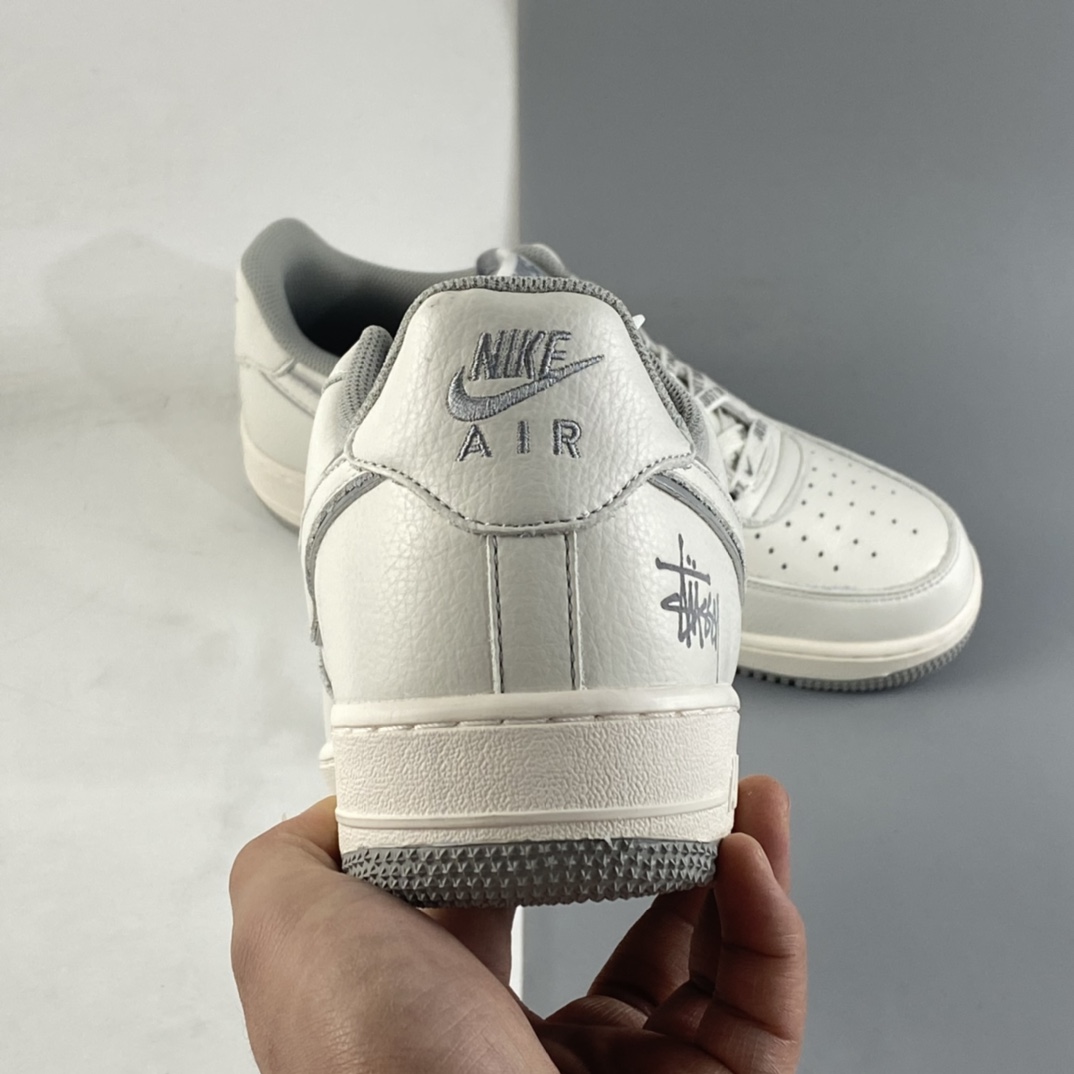 P260 Stussy x NIKE Air Force 1’07 Low 斯图西联名 空军一号米灰反光低帮休闲板鞋 UN1815-802