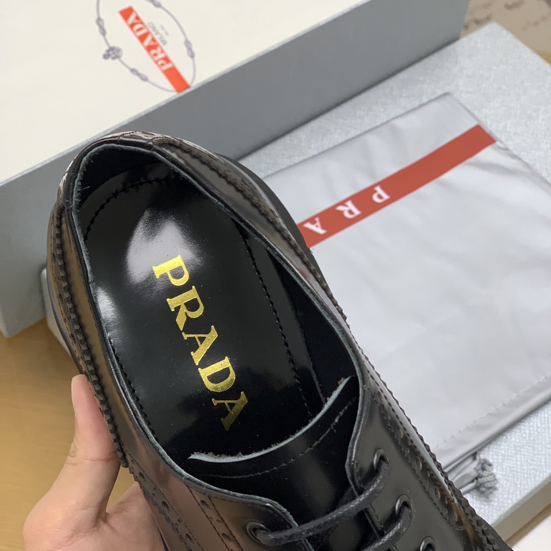 PRADA普拉达 精选牛皮制作黑色小牛皮衬里男士德比皮鞋