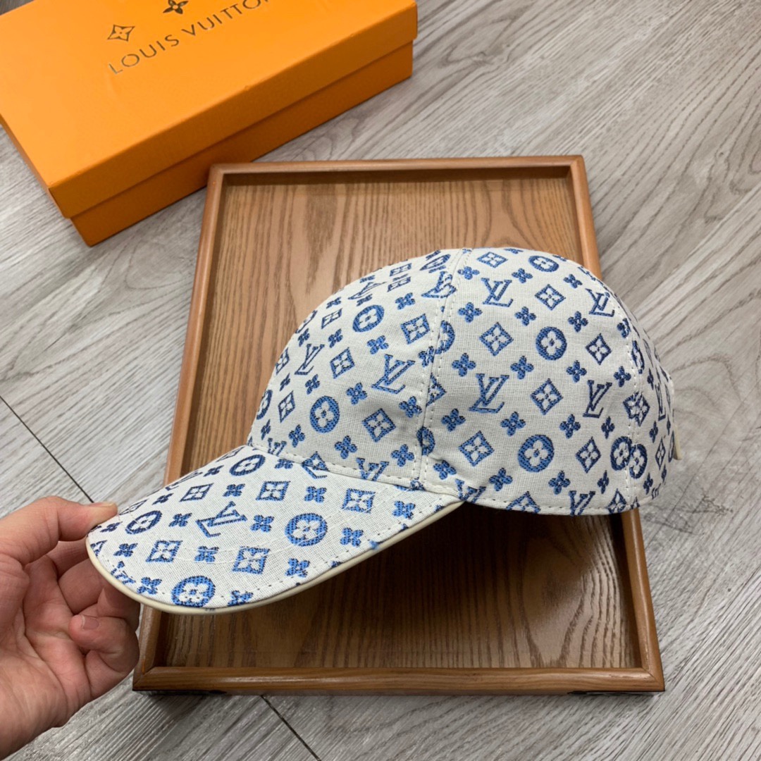 High-End Fashion Hats with Special Details in Oxford Material and Leather Accessories - 图片 6