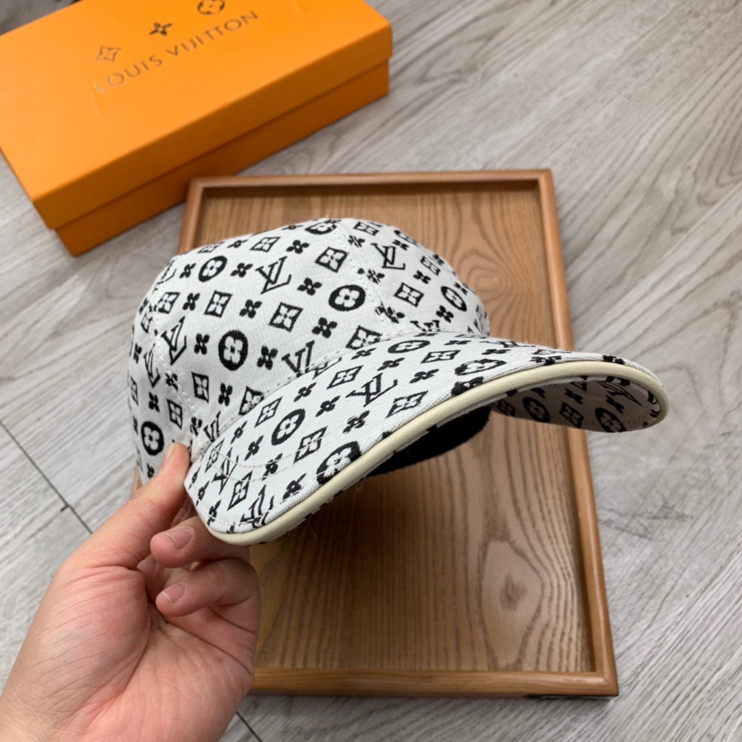 High-End Fashion: Quality Leather Hats and Belts with Special Details - 图片 4