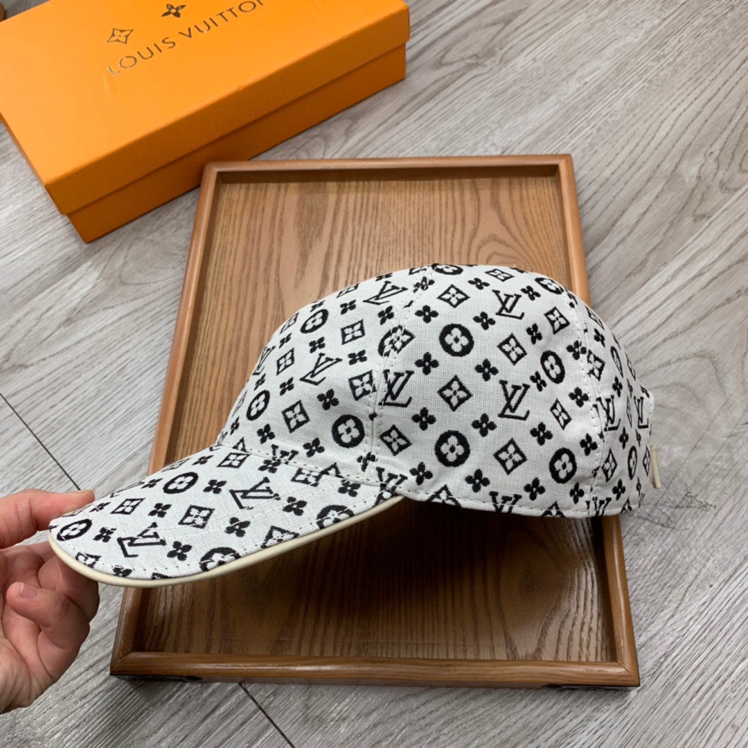 High-End Fashion: Quality Leather Hats and Belts with Special Details - 图片 6