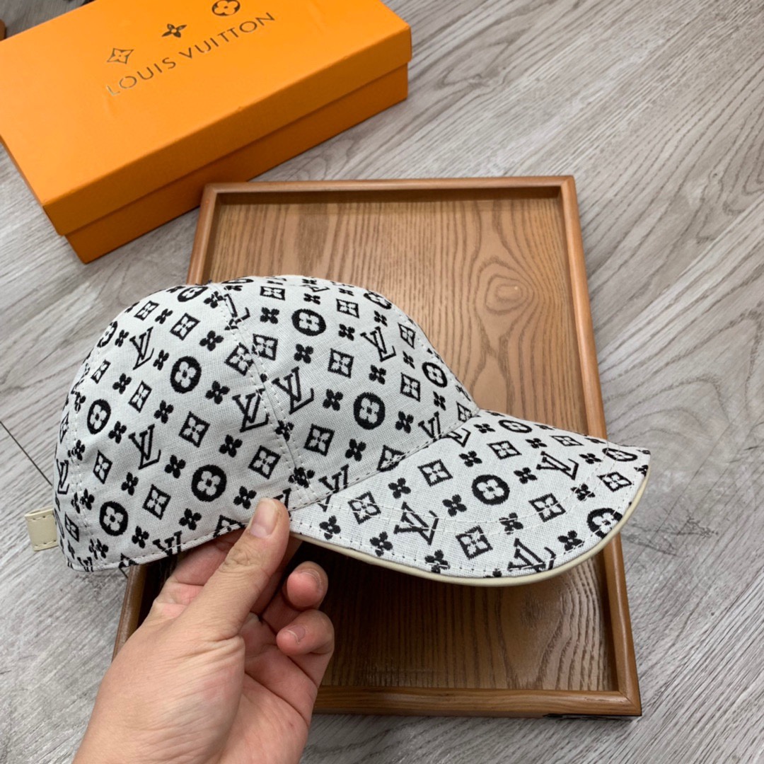 High-End Fashion: Quality Leather Hats and Belts with Special Details - 图片 5