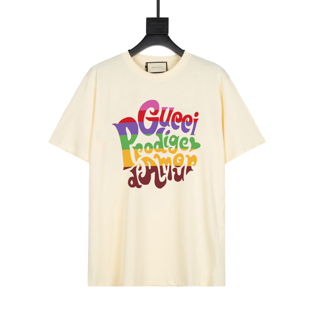 Camiseta de manga corta de Gucci con estampado de letras arcoíris 20SS último modelo. Estampado de la más alt…