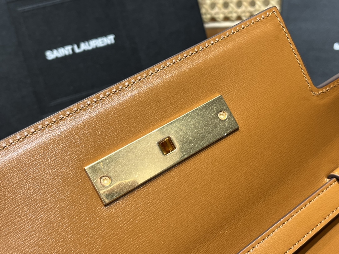 Saint laurent Ysl 𝙈𝙖𝙣𝙝𝙖𝙩𝙩𝙖𝙣 𝟮𝟰𝙘𝙢 小号法棍包 675626棕色