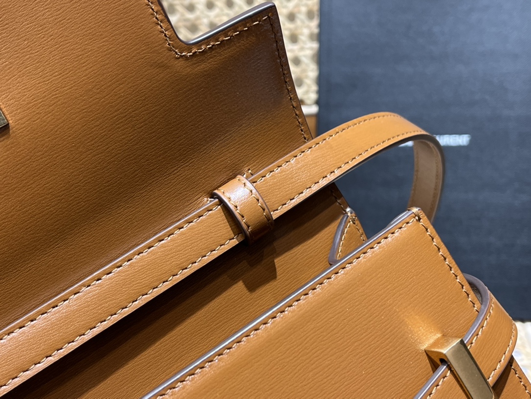 Saint laurent Ysl 𝙈𝙖𝙣𝙝𝙖𝙩𝙩𝙖𝙣 𝟮𝟰𝙘𝙢 小号法棍包 675626棕色