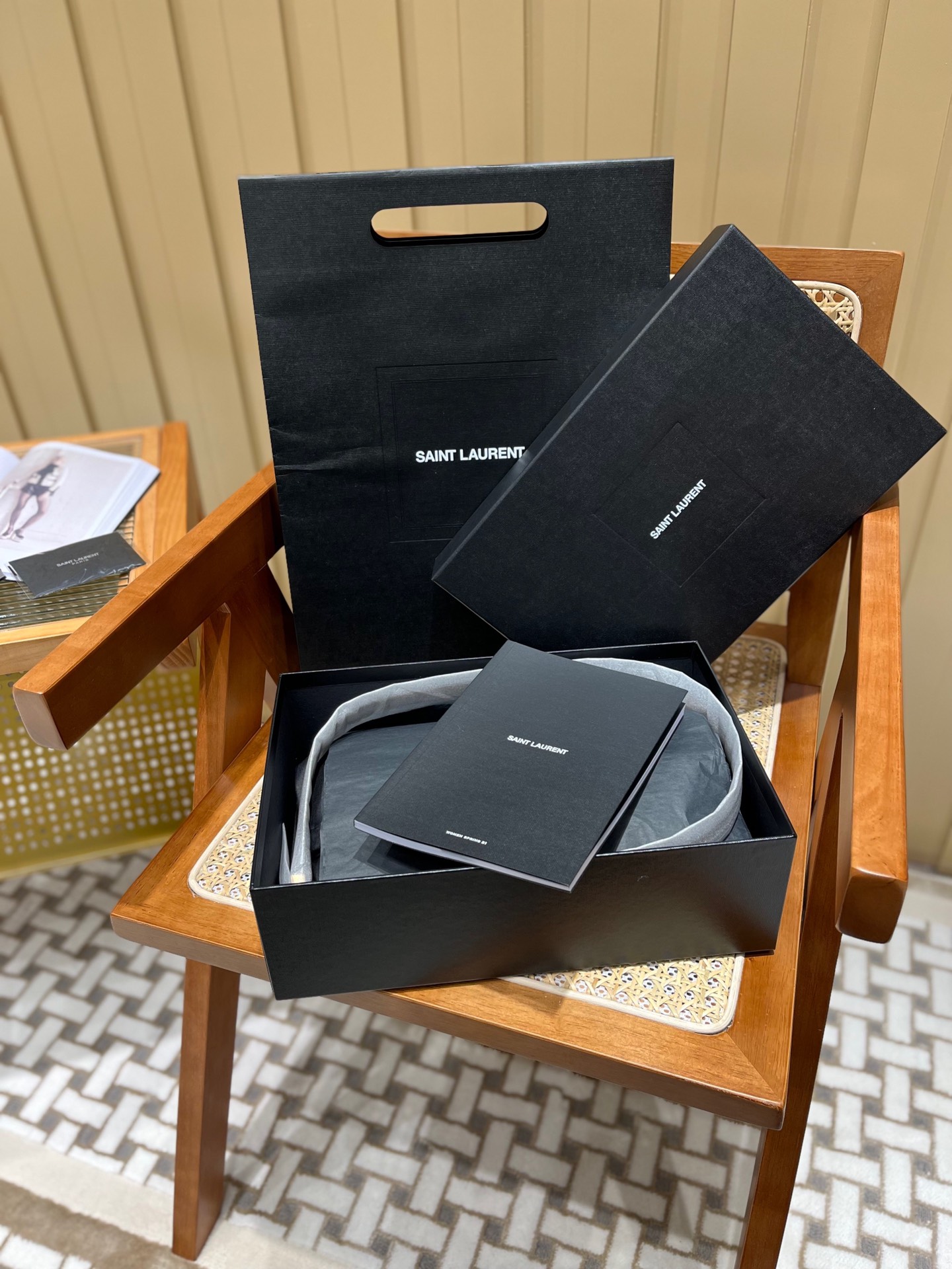 Saint laurent Ysl 𝙈𝙖𝙣𝙝𝙖𝙩𝙩𝙖𝙣 𝟮𝟰𝙘𝙢 小号法棍包 675626棕色