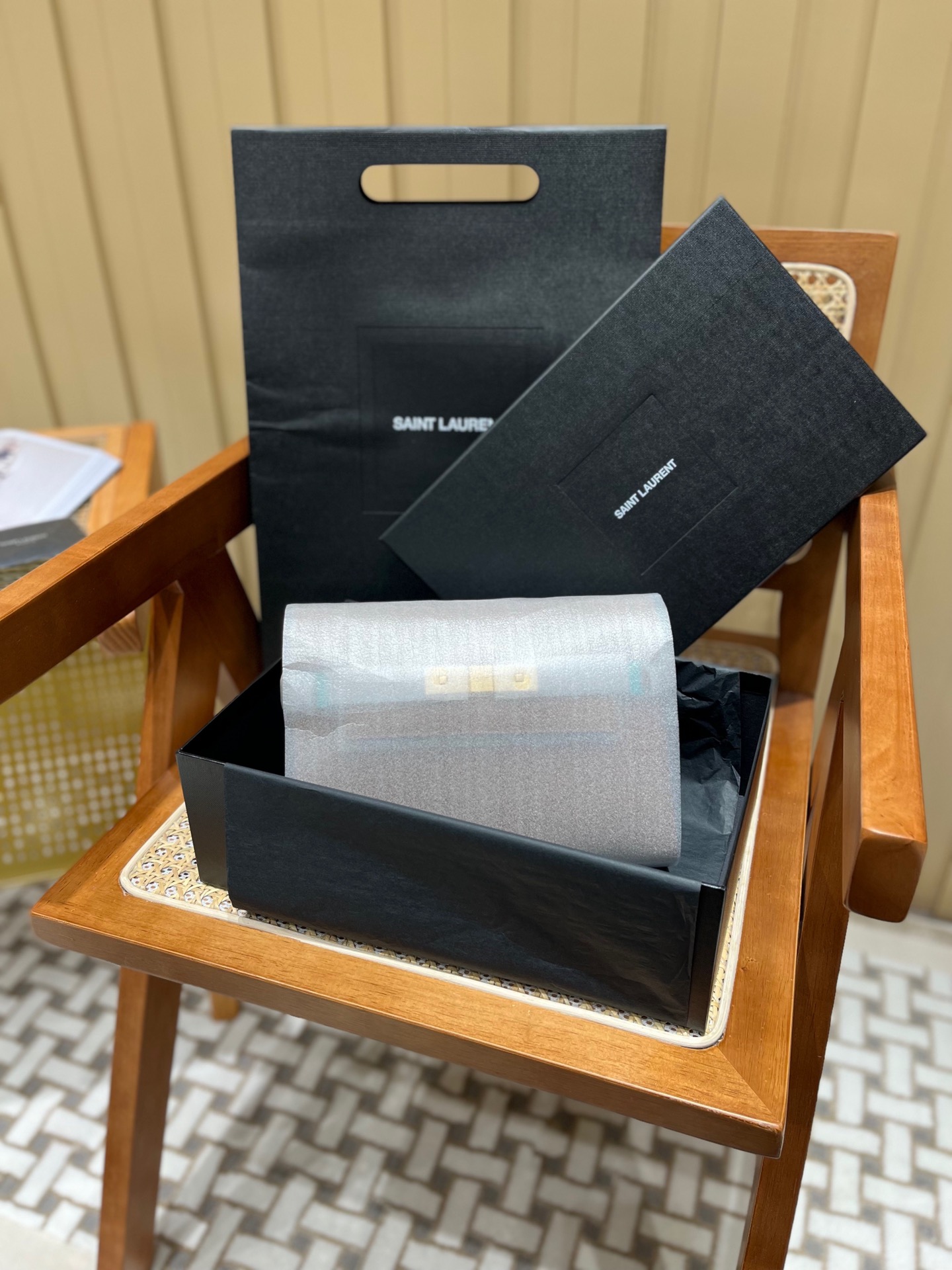 Saint laurent Ysl 𝙈𝙖𝙣𝙝𝙖𝙩𝙩𝙖𝙣 𝟮𝟰𝙘𝙢 小号法棍包 675626棕色