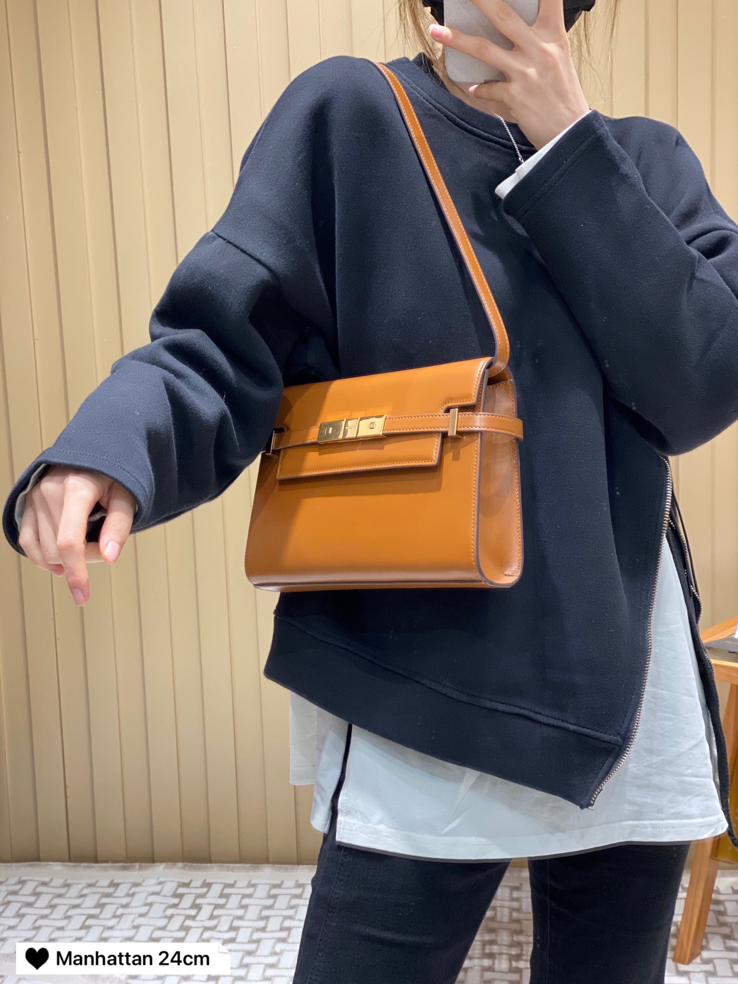 Saint laurent Ysl 𝙈𝙖𝙣𝙝𝙖𝙩𝙩𝙖𝙣 𝟮𝟰𝙘𝙢 小号法棍包 675626棕色