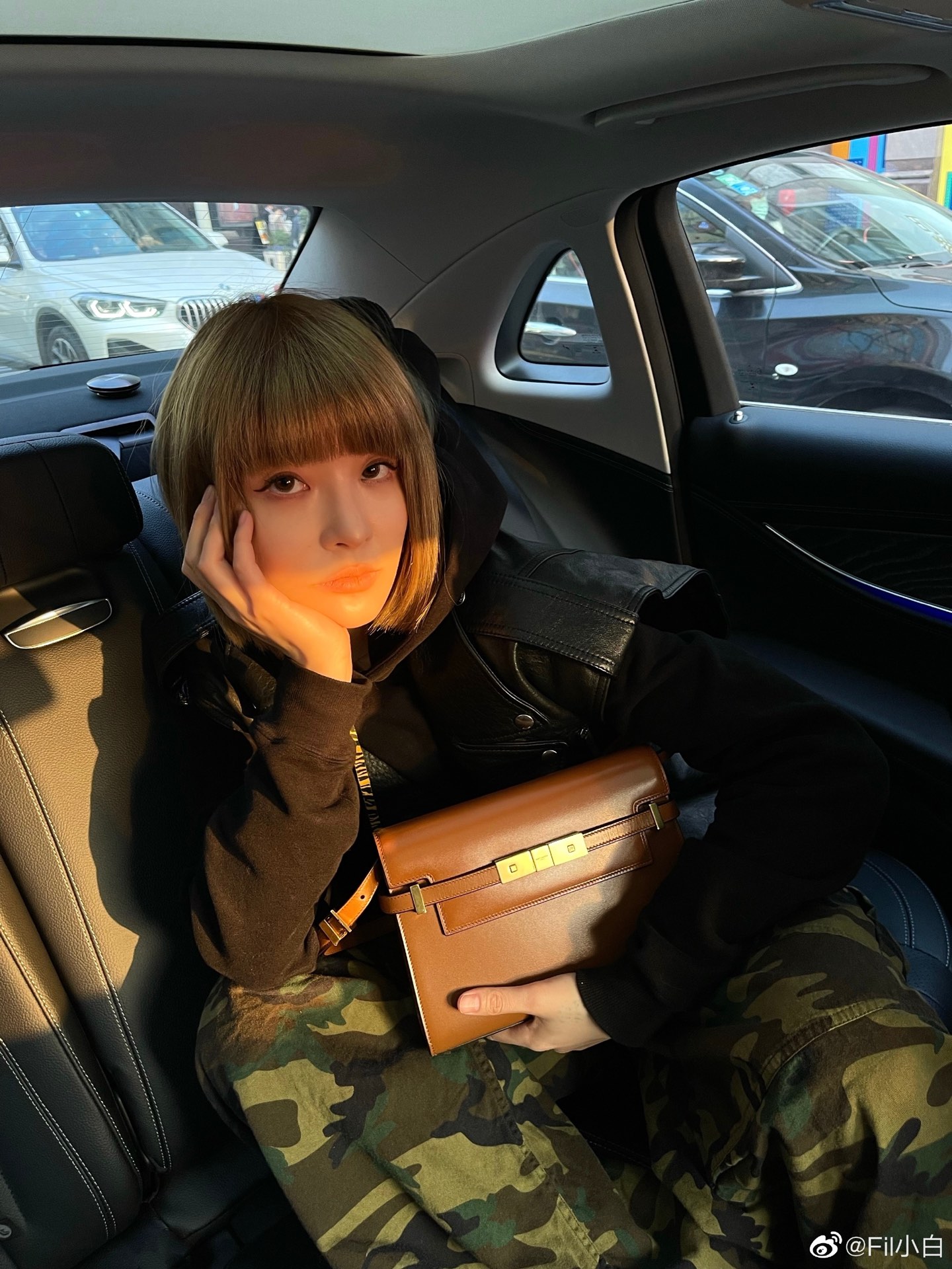 Saint laurent Ysl 𝙈𝙖𝙣𝙝𝙖𝙩𝙩𝙖𝙣 𝟮𝟰𝙘𝙢 小号法棍包 675626棕色