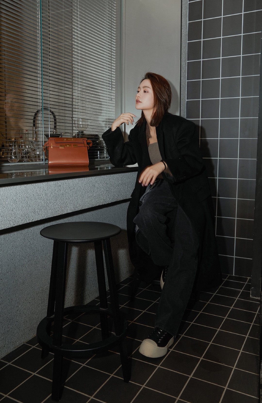 Saint laurent Ysl 𝙈𝙖𝙣𝙝𝙖𝙩𝙩𝙖𝙣 𝟮𝟰𝙘𝙢 小号法棍包 675626棕色