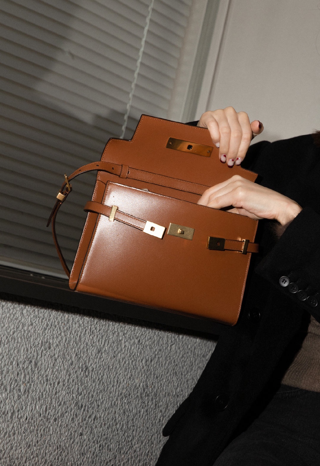 Saint laurent Ysl 𝙈𝙖𝙣𝙝𝙖𝙩𝙩𝙖𝙣 𝟮𝟰𝙘𝙢 小号法棍包 675626棕色