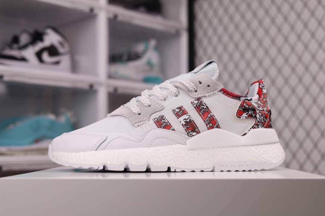 G5 纯原版本夜行者 一代 三叶草 Nite Jogger 联名夜行者 AD Nite Jogger 2021 Boost复古跑鞋原厂材料 原厂大底 家独模 网布搭配麂皮拼接打造鞋面 极具复古风格鞋头及鞋跟点缀3M反光设计极为亮眼中底采用全掌 Boost 科技，厚度相当可观，脚感极佳