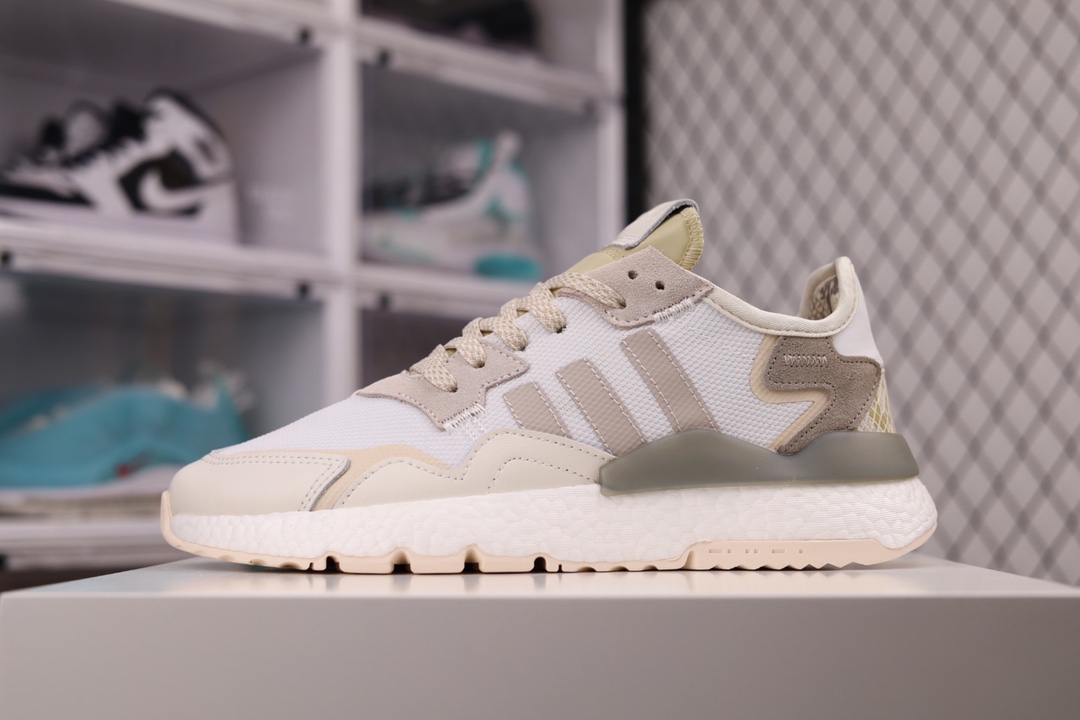 G5 纯原版本夜行者 一代 三叶草 Nite Jogger 联名夜行者 AD Nite Jogger 2021 Boost复古跑鞋原厂材料 原厂大底 家独模 网布搭配麂皮拼接打造鞋面 极具复古风格鞋头及鞋跟点缀3M反光设计极为亮眼中底采用全掌 Boost 科技，厚度相当可观，脚感极佳