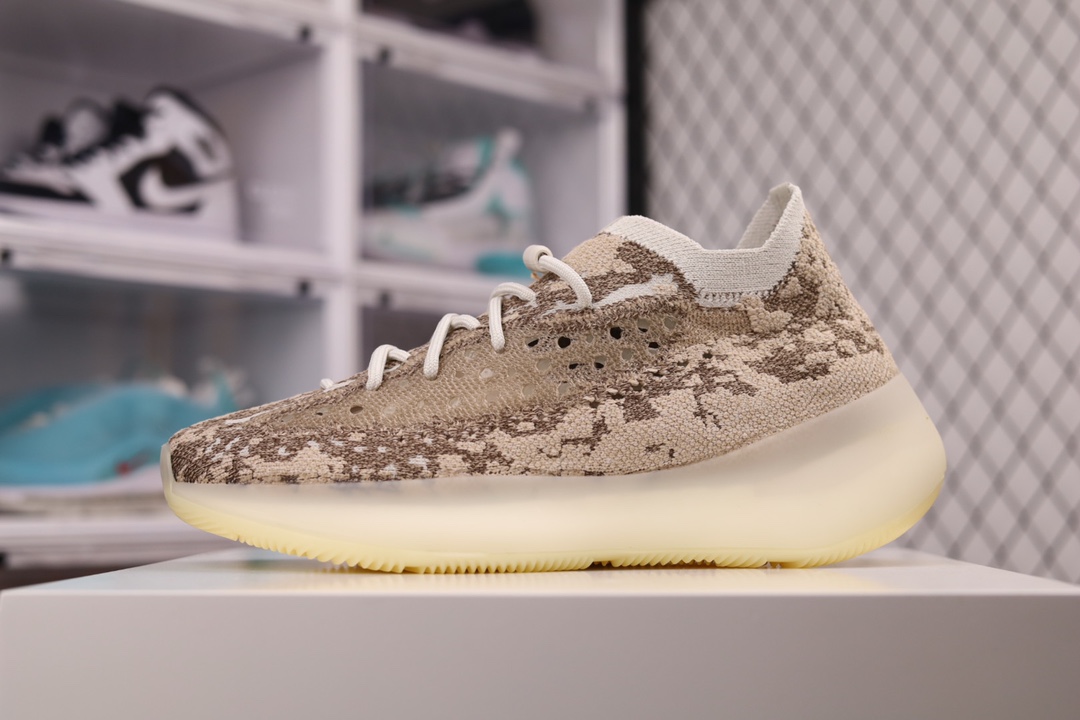 J0 纯原级别 Yeezy Boost 380 “Stone Salt” 岩石灰 原鞋原楦原纸板开发 原盒原标 前低后高 原版鞋型 原厂原材采用率极高 真正裸鞋级产物 全新原厂BASF大底 梅花压印清晰、颗粒感饱满、立体清晰 当前仅此一家‼ 中山辰元原面纱线飞织 原档案菲林稿飞织原面精准激光雕刻 百宏原厂鞋带 成本远超市场先行“纯原”鞋标全新贴合方式采用”半贴”设计