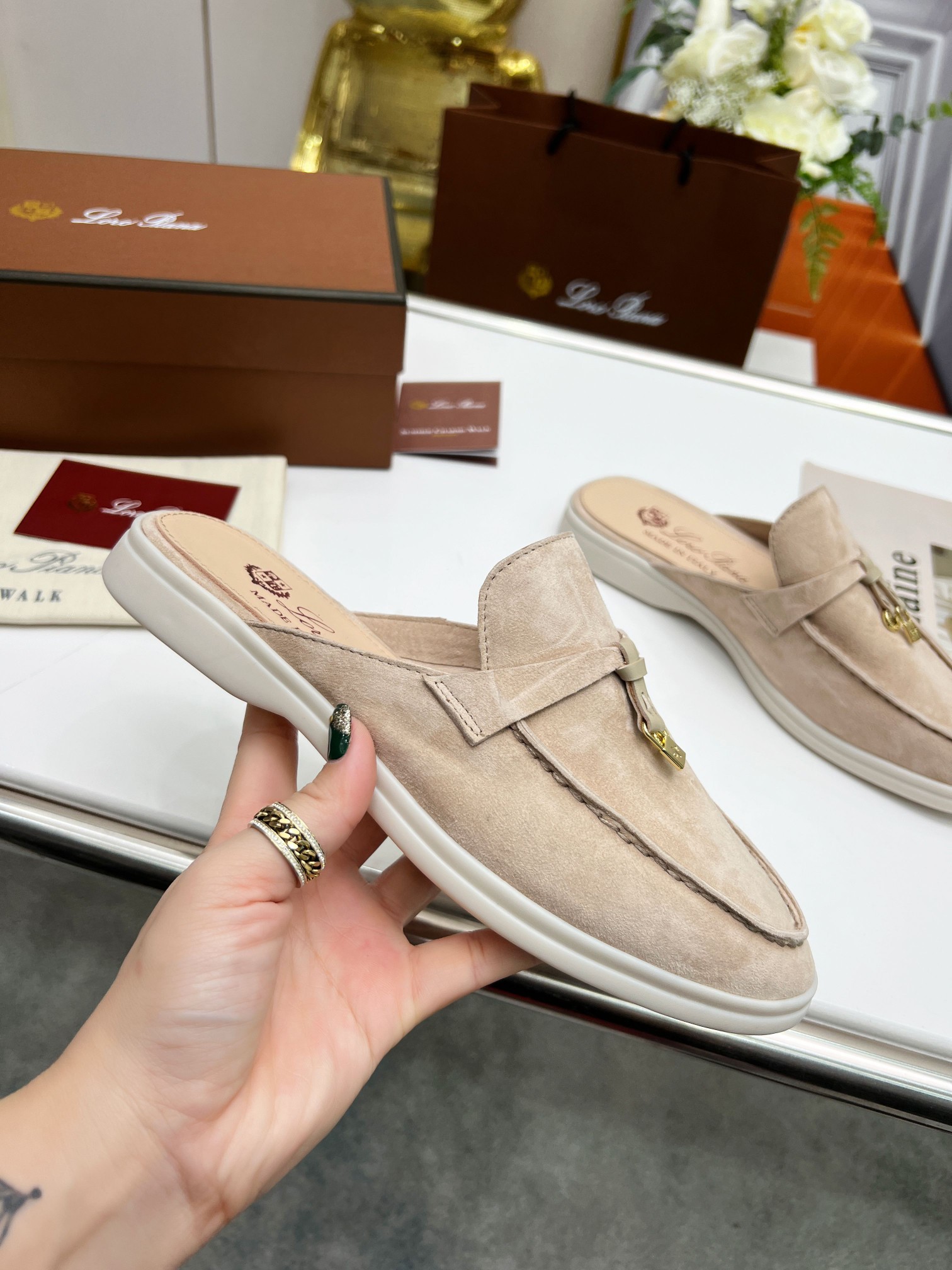 . Loro Piana * nivel superior auténtico comprar réplica original 1:1 fue fundada en solitario el 24 