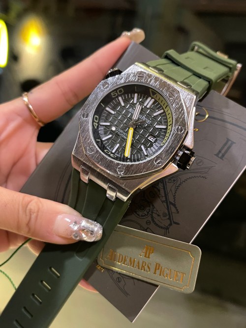 Audemars Piguet Royal Oak Offshore Men's Watch with Green Rubber Strap 1 Audemars Piguet Royal Oak Offshore Men's Watch with Green Rubber Strap