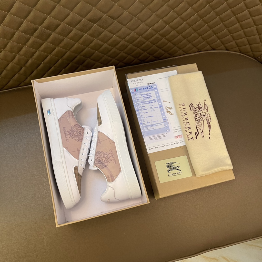I0    Burberry 巴宝莉 经典休闲鞋2022休闲运动男鞋，懒人套脚板鞋 帆船鞋 全新米兰时装时尚的设计，完美做工，原版复刻 霸气花纹😍 材质：头层磨砂牛皮柔软舒适，羊皮鞋垫，适合户外青年跑步🏃户外司机驾车鞋 🚗套脚方便 懒人乐福首选原版橡胶耐磨大底，男鞋