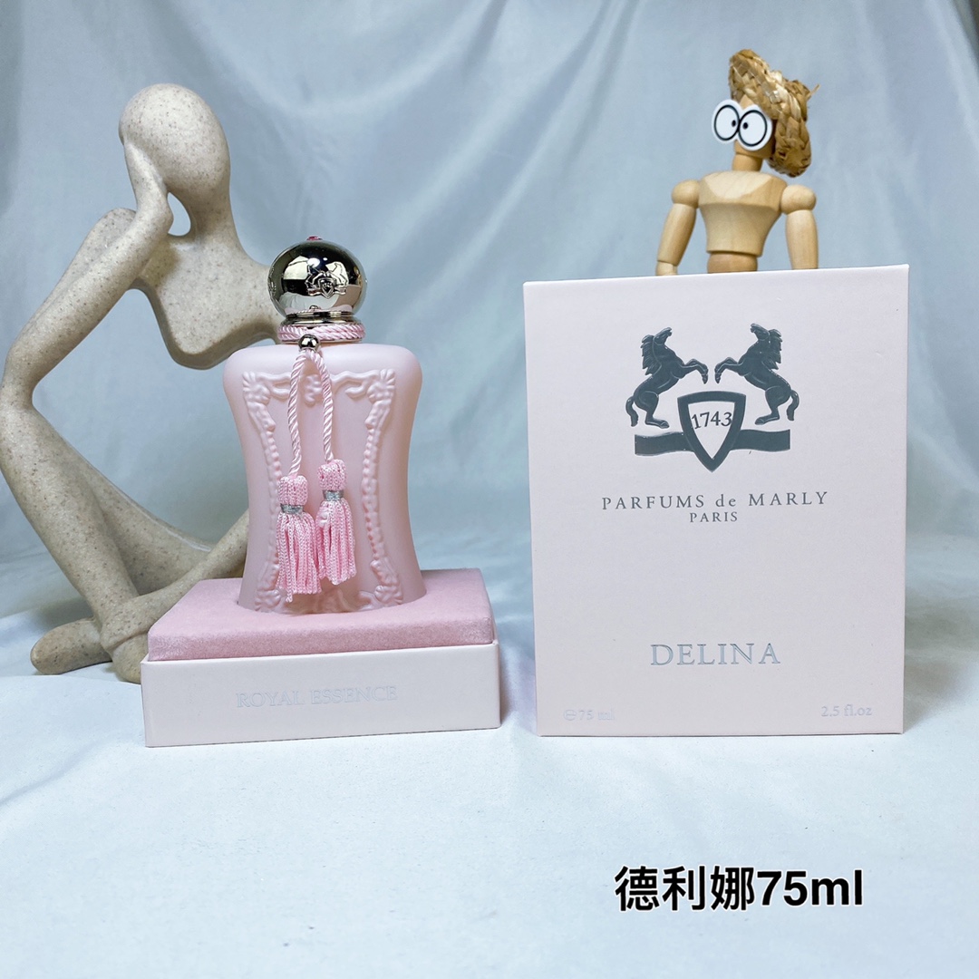 110💰专柜品质
玛丽之香 德利娜75ml Parfums de marly Delina 75ml
香调:花香调
前调:香柠檬 大黄 荔枝 肉豆蔻
中调:玫瑰 牡丹 浅粉玫瑰 香草 麝香
后调:克什米尔木 香根草 雪松 焚香
属性:女香
娇羞性感 甜美的荔枝加玫瑰,还带一点粉感
仿佛低头你就能看到那一抹温柔和腼腆。