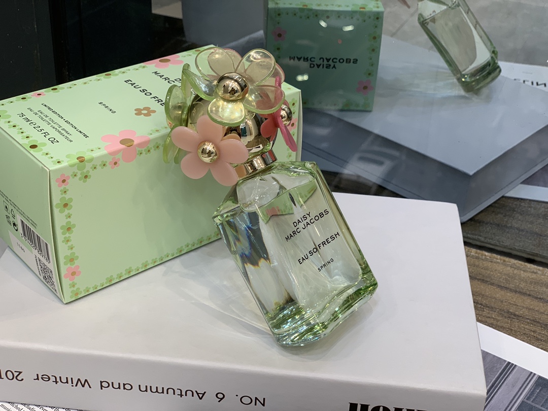 Marc Jacobs Daisy Eau So Fresh Spring Limited Edition 75ml 2 i1646047457 5482 8
